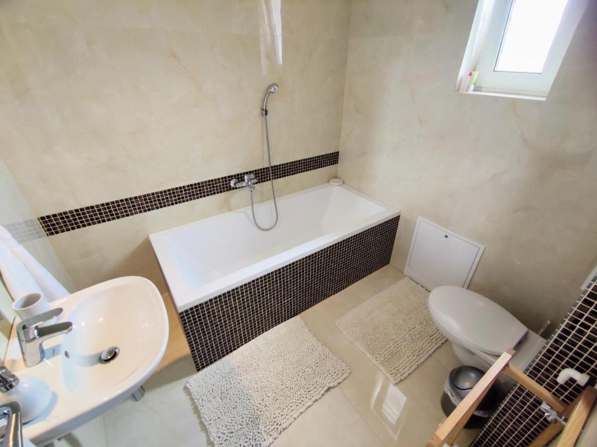 Comfort Apartment For 6 & Loggia & Free Parking Žilina Exteriör bild